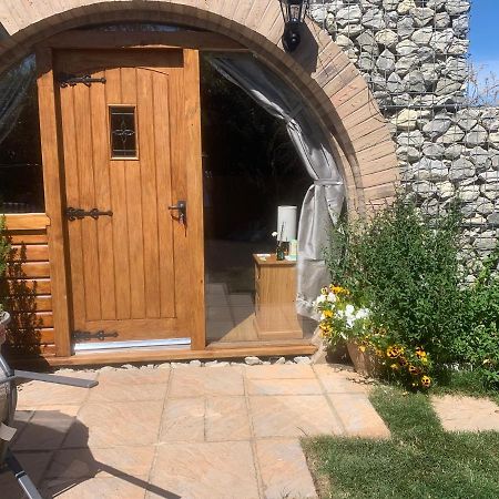 Romantic Escape Luxury Hobbit House With Hot Tub! 쉬어니스 외부 사진