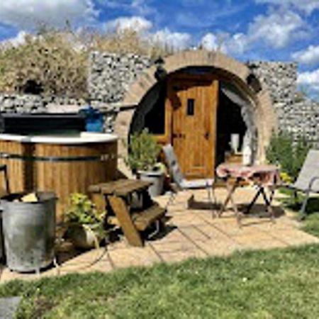 Romantic Escape Luxury Hobbit House With Hot Tub! 쉬어니스 외부 사진