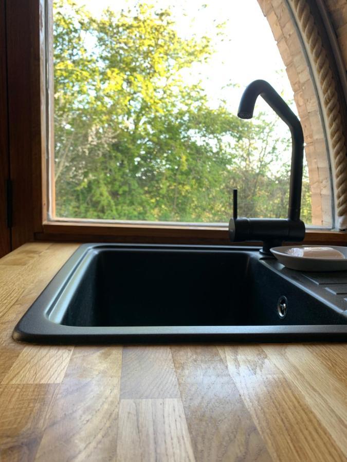 Romantic Escape Luxury Hobbit House With Hot Tub! 쉬어니스 외부 사진