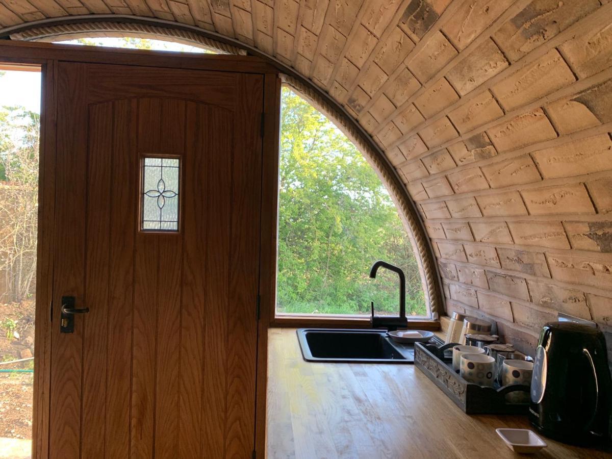 Romantic Escape Luxury Hobbit House With Hot Tub! 쉬어니스 외부 사진