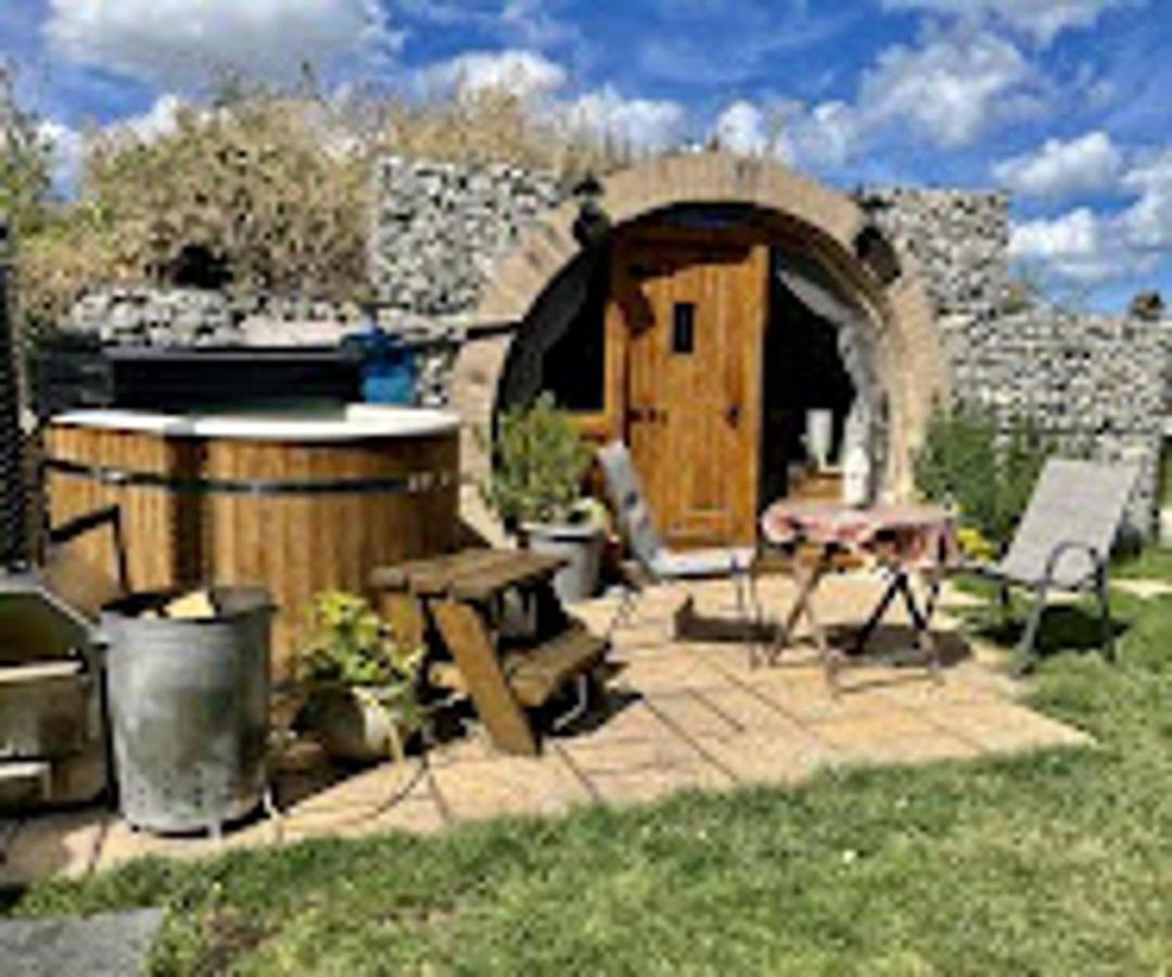 Romantic Escape Luxury Hobbit House With Hot Tub! 쉬어니스 외부 사진